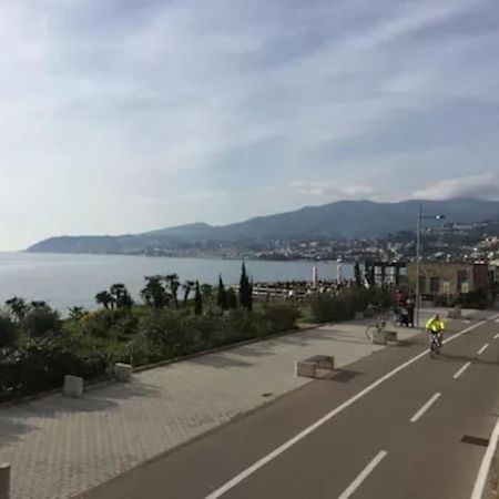 Casa Sveva, A Pochi Passi Dalle Spiagge E Dal Centro Di Arma Di Taggia. Exterior photo