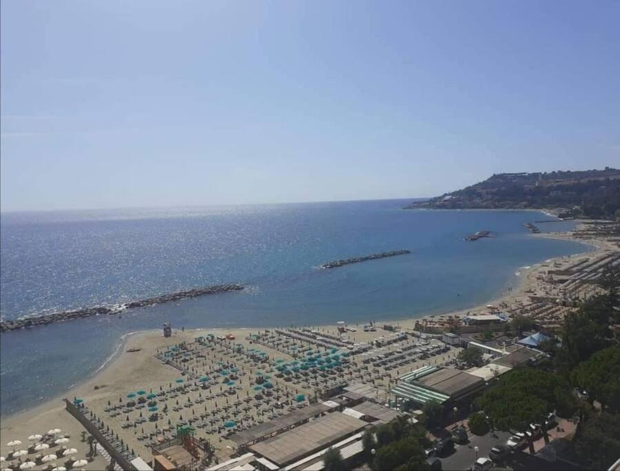 Casa Sveva, A Pochi Passi Dalle Spiagge E Dal Centro Di Arma Di Taggia. Exterior photo